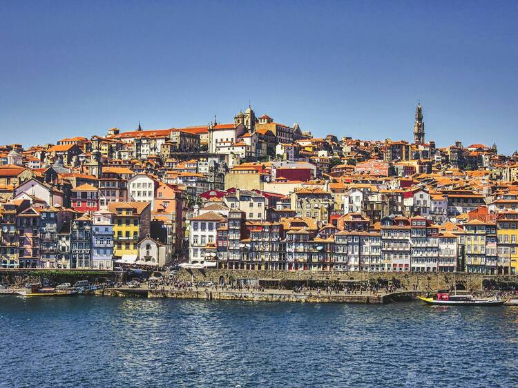 Cette jolie ville portugaise à seulement 3 heures de Paris vient d’être élue meilleure destination d’Europe pour un voyage entre copines