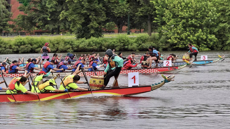 boats racing
