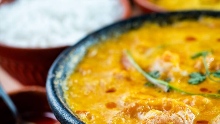 Moqueca mista (peixe e camarões)