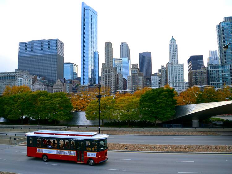 Bronzeville Art Trolley Tour is back with free night tours of top Chicago galleries
