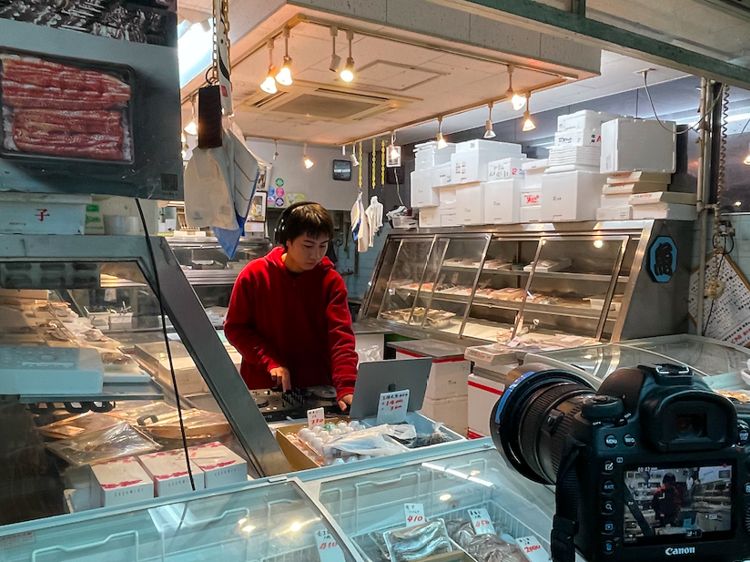 Tokyo-based online broadcaster brings DJs into fish shops and classic cafés