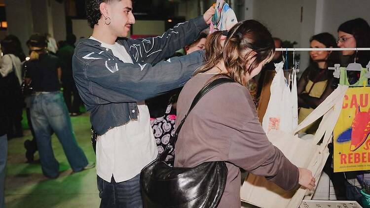 Otro puto mercadillo. @_togari