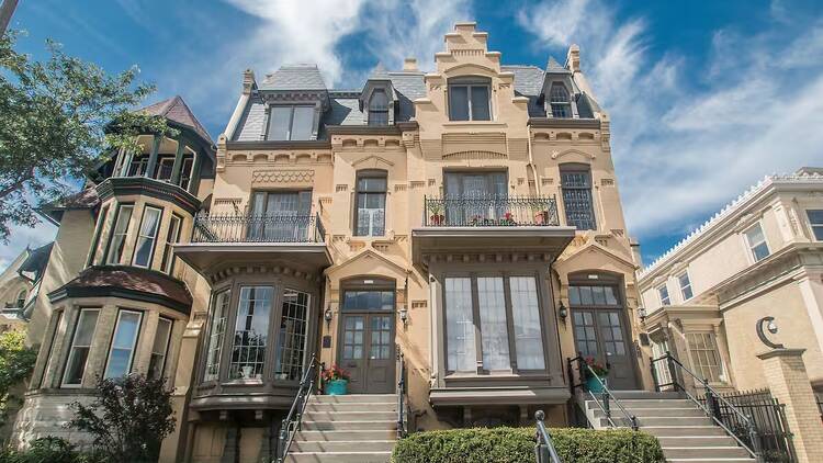 A historic apartment with lake views