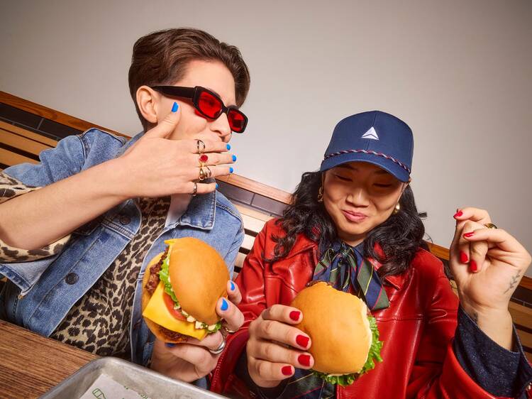 You can now order Shake Shack burgers on Delta flights out of these 7 U.S cities You can now order Shake Shack burgers on Delta flights out of these 7 U.S cities