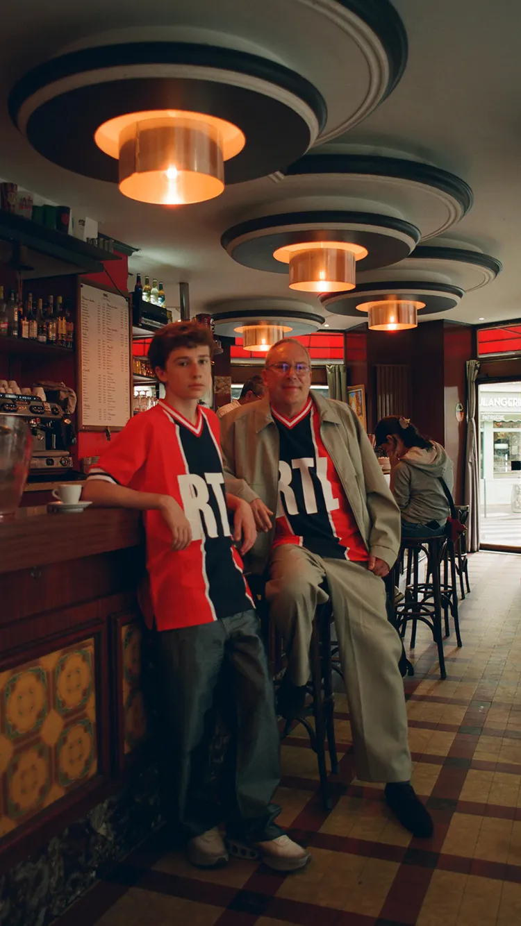 PSG : le mythique maillot rouge de 1975 fait son grand retour en édition limitée