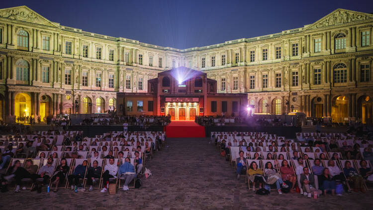 Cinéma en plein air au Louvre