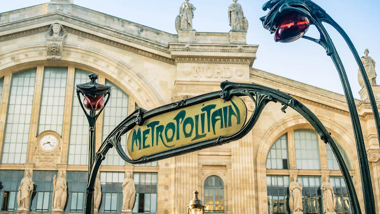 Paris metro sign