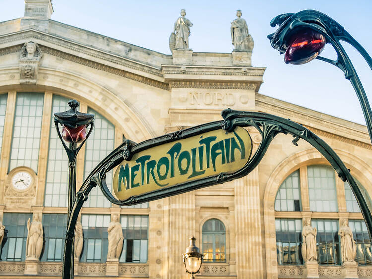 What’s the deal with bringing luggage onto the Paris metro?