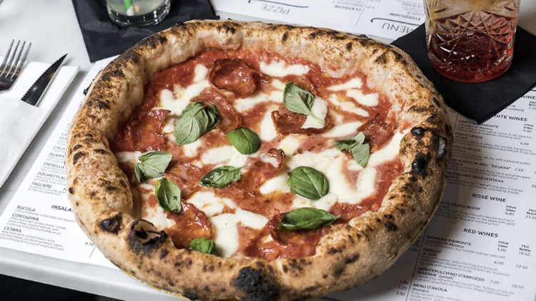 A pizza from Napoli on the Road