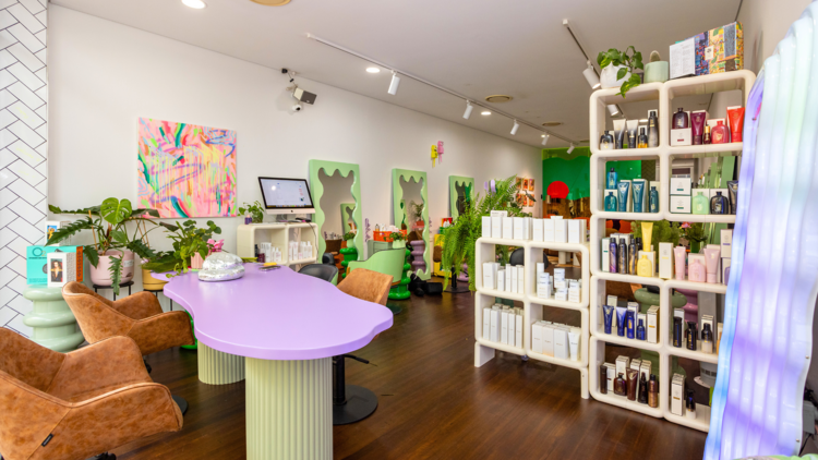 Dollie & Stella  - hairdresser in Newtown