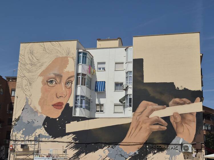 Uno de los mejores artistas urbanos del mundo ya trabaja en su nuevo mural en Madrid