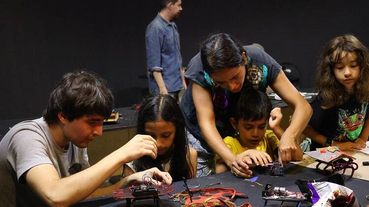 Encuentro de niños y digitalidades en el Centro de Cultura Digital