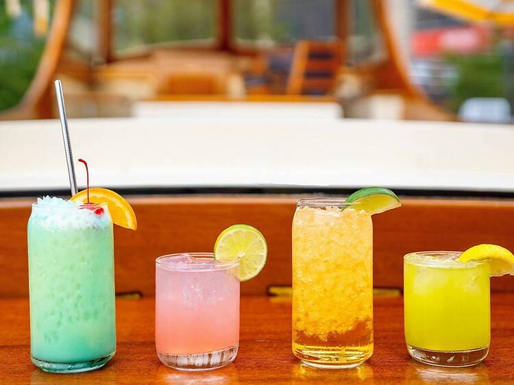 A brand-new boat bar from the Grand Banks crew is cruising into Hudson Yards