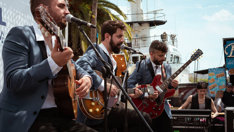 Actividades infantiles y música en vivo durante todo el día