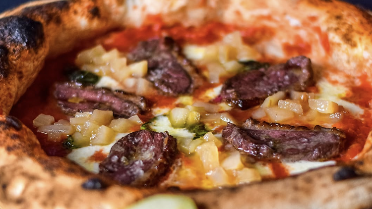 Pizza de magret d'ànec i pera 