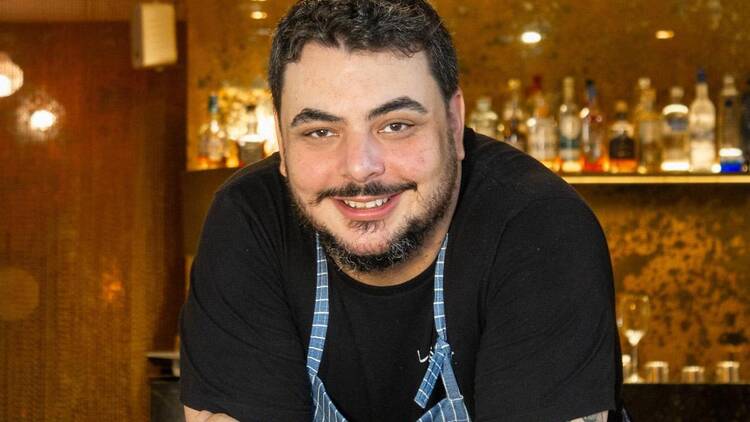 Chef Ricardo Lapeyre de volta ao Rio, no grupo V, posando no Noa