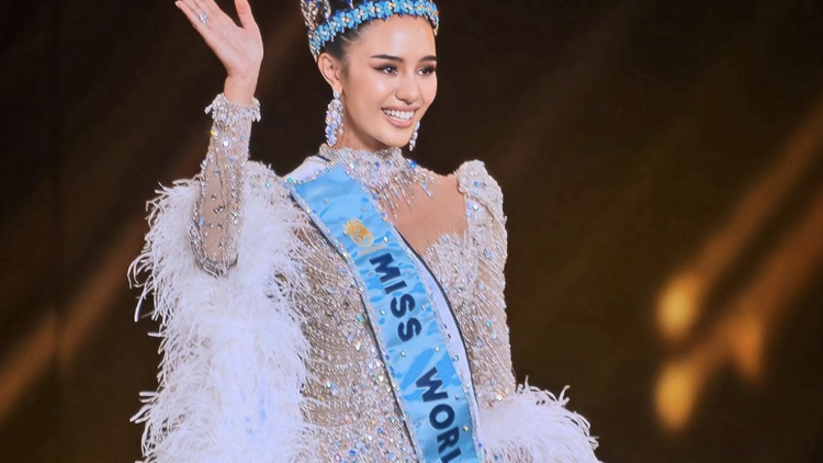 Opal Chuangsri Miss World