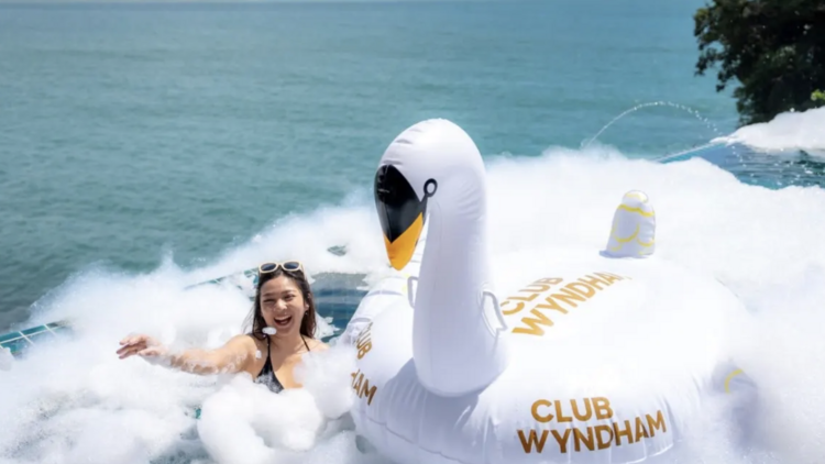 Wyndham La Vita  pool foam party 