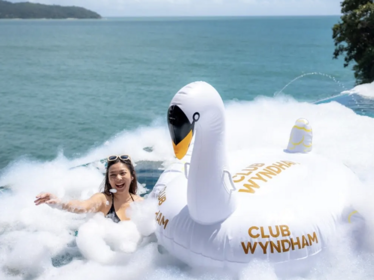 Wyndham La Vita  pool foam party