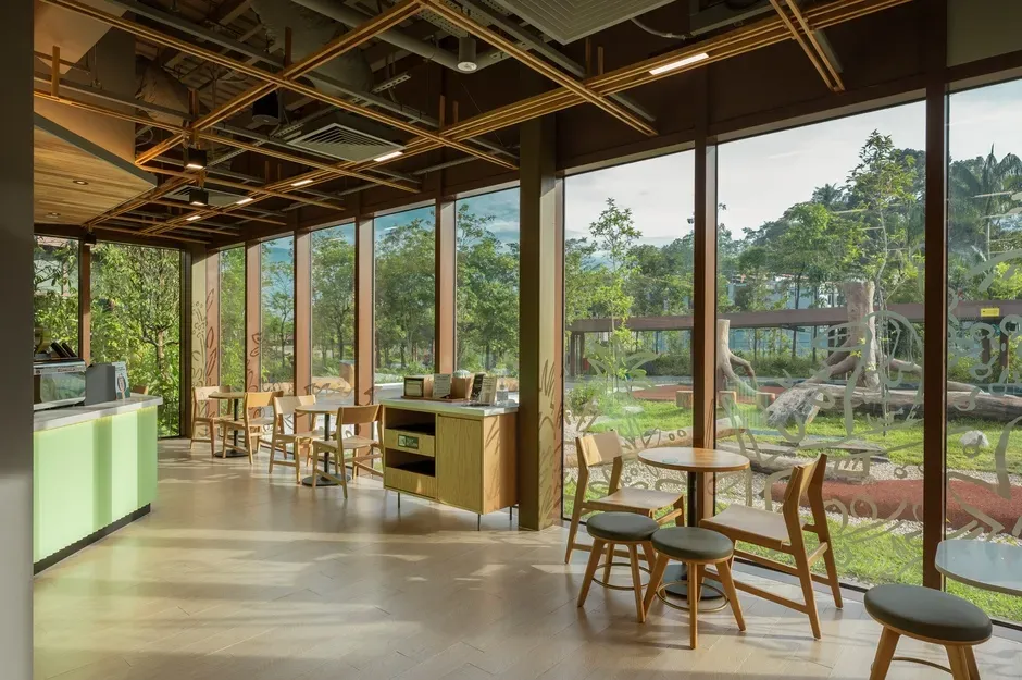 Starbucks Bird Paradise at Singapore's Mandai Wildlife Reserve