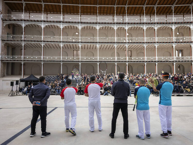 En el legendario frontón Beti Jai vuelve a sonar la pelota vasca: muy pocas entradas para un escenario tan impresionante