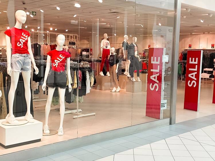 Vuelven las rebajas de verano: todo lo que debes saber para renovar tu armario a los precios más bajos