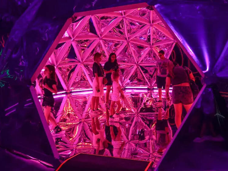 Blow Up Experience: play, nostalgia, and technology