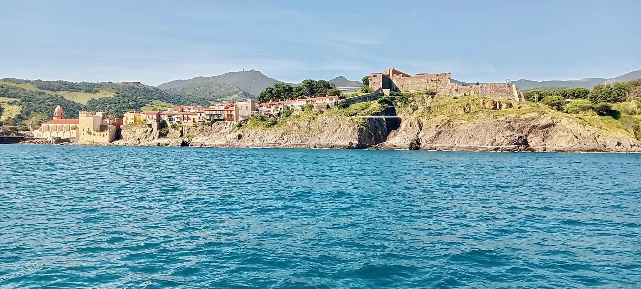 Vorejant Colliure en catamarà