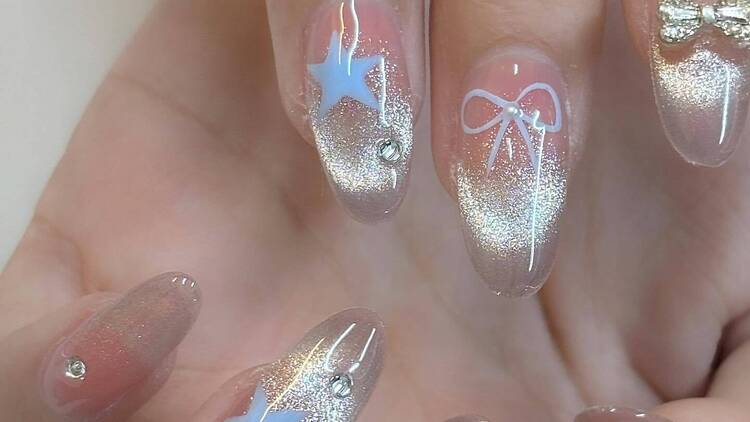 6. Neo Nails Art