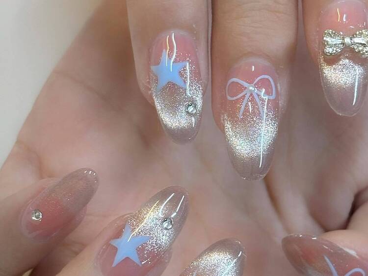 6. Neo Nails Art