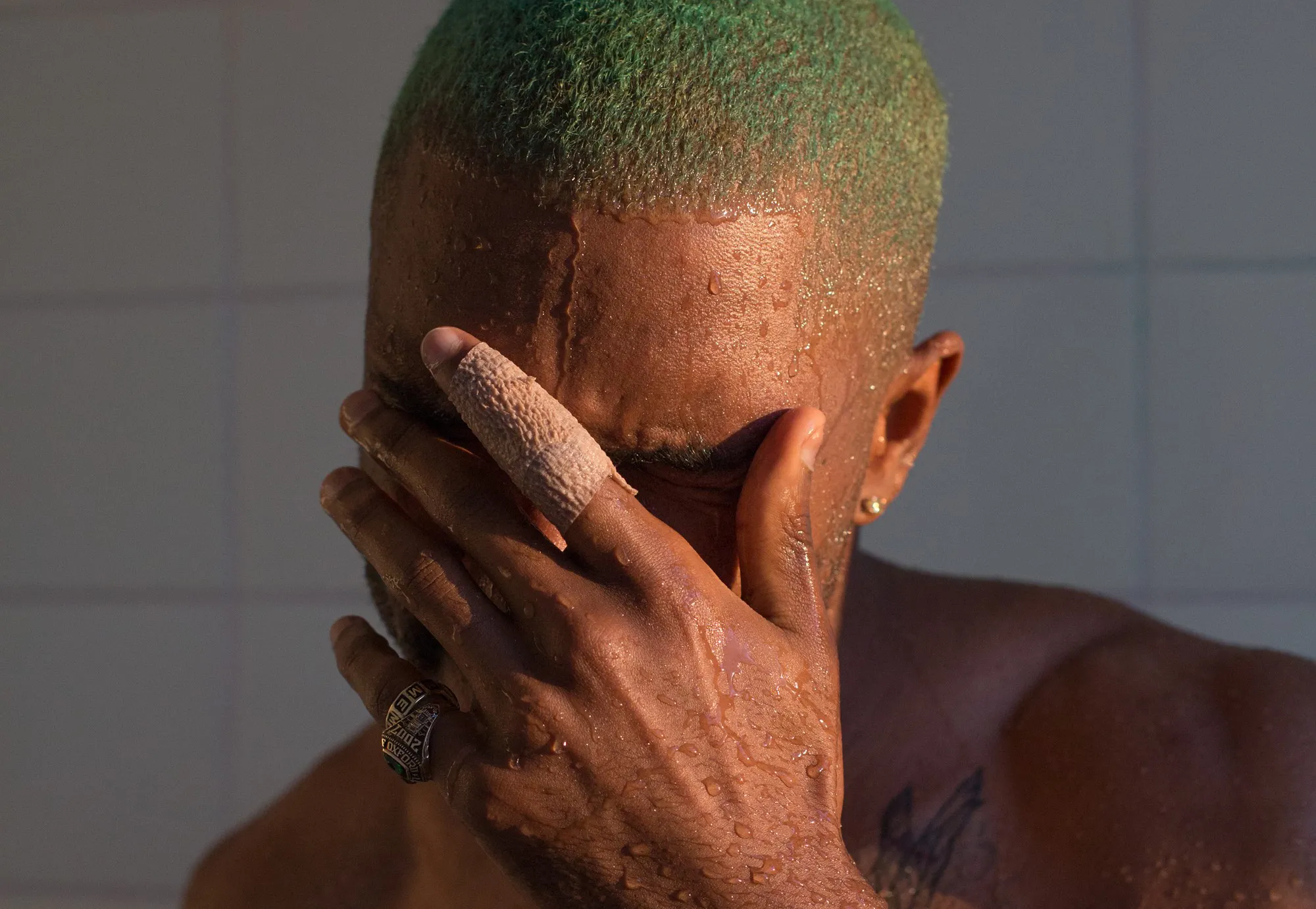 Wolfgang Tillmans (1968, République fédérale d'Allemagne) Frank, in the shower. © Wolfgang Tillmans