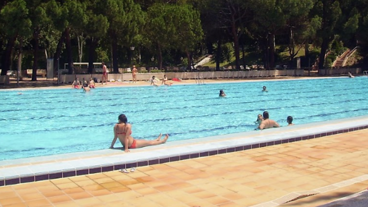 La guía perfecta para ir de piscina en piscina: date el primer baño de la temporada