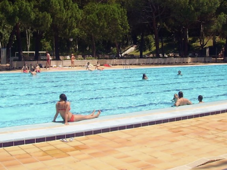La guía perfecta para ir de piscina en piscina: date el primer baño de la temporada