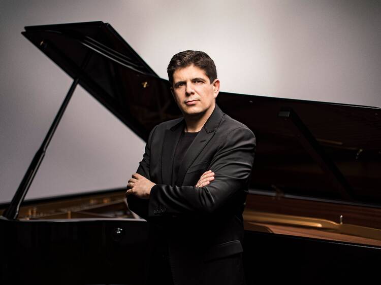 Javier Perianes performs Saint-Saëns