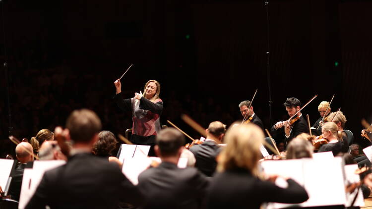 Simone Young conducting the Sydney Symphony Orchestra