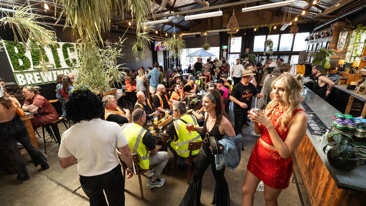 People having fun at Batch Brewing Co