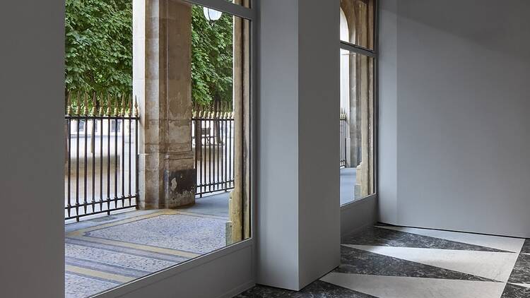 Essuyer les plâtres de la galerie d'art Acne Studios