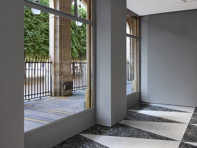 Essuyer les plâtres de la galerie d'art Acne Studios