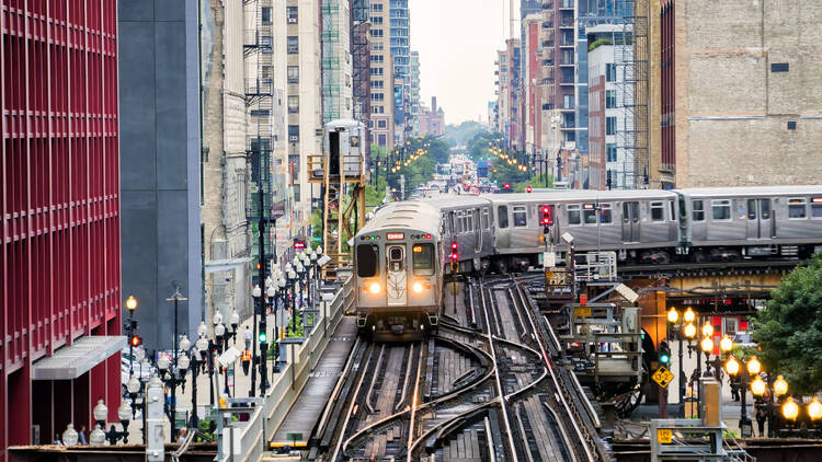 Elevated train in Chicago, IL