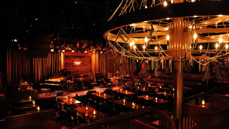 Sip in style with a night of bar hopping