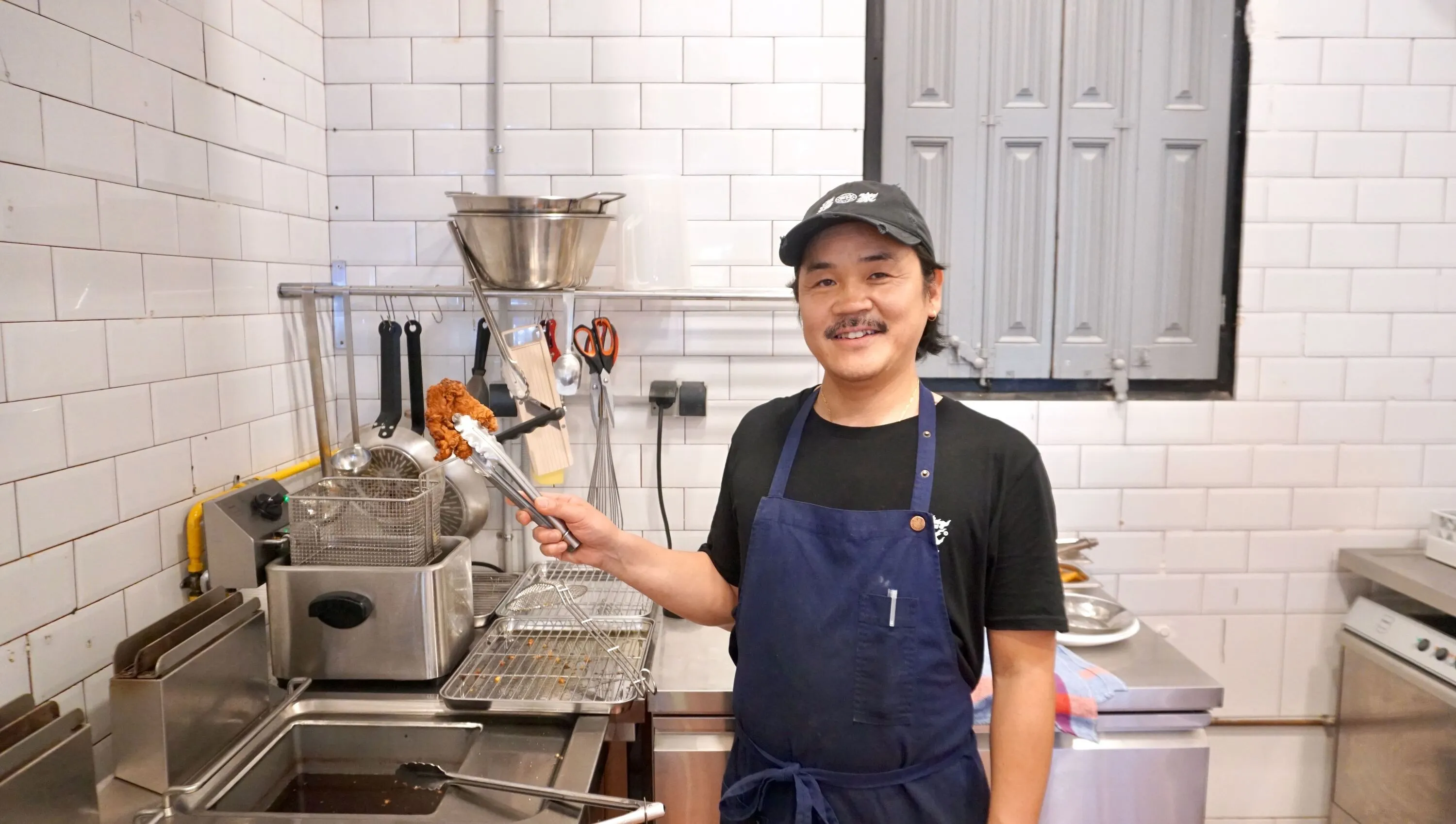 Ken Umehara en la cocina de Fry House