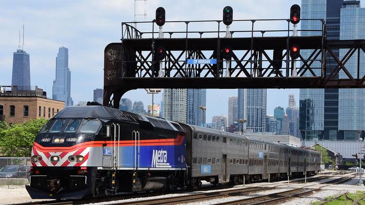 Metra train in Chicago, IL