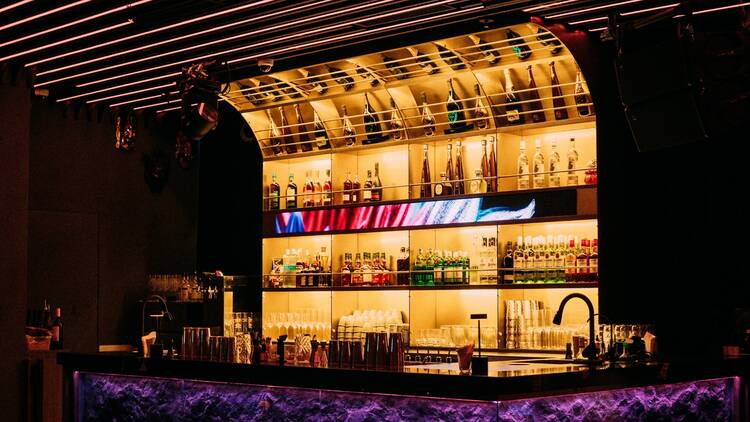 Gossip bar