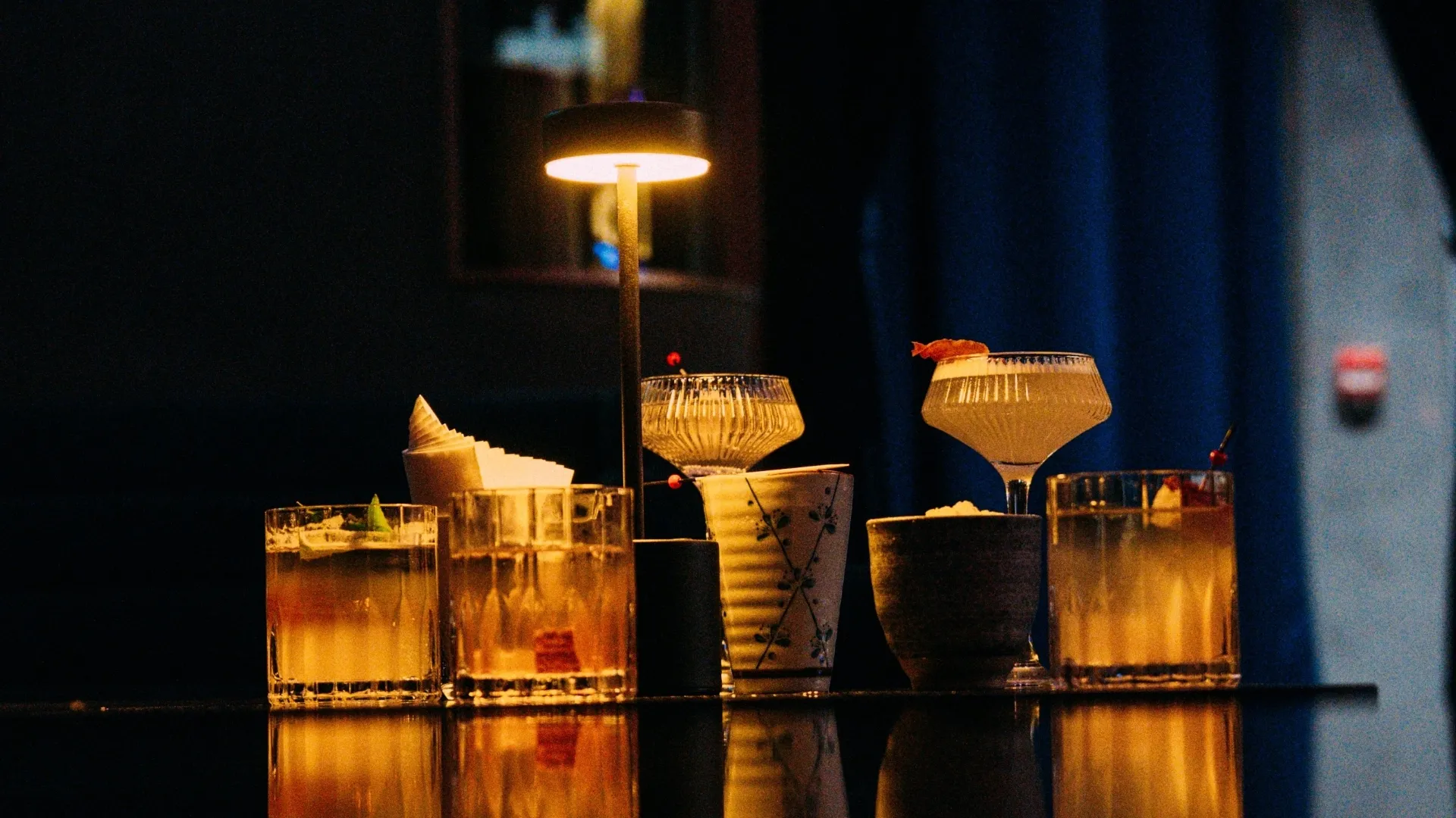Gossip bar