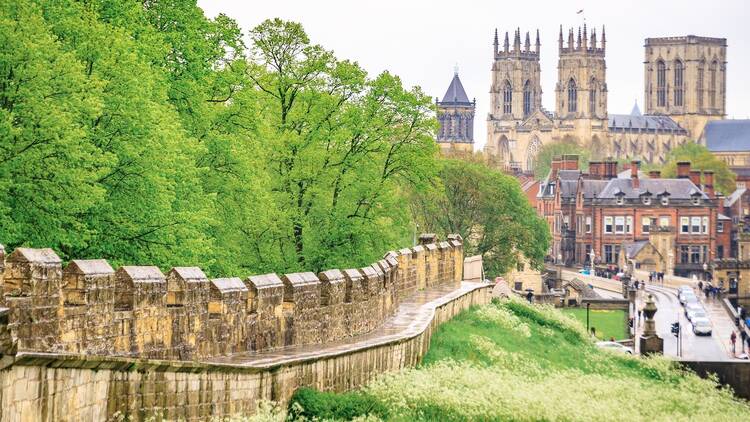 Walk along the York city walls