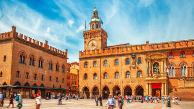 Take in the beauty of Piazza Maggiore Take in the beauty of Piazza Maggiore