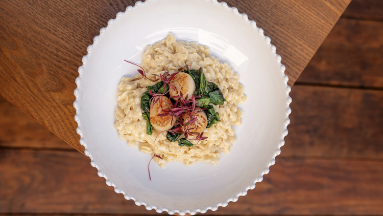 Orzo com vieiras, do Alto