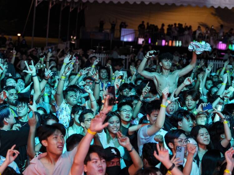Party with a green edge at Skechers Sundown Festival