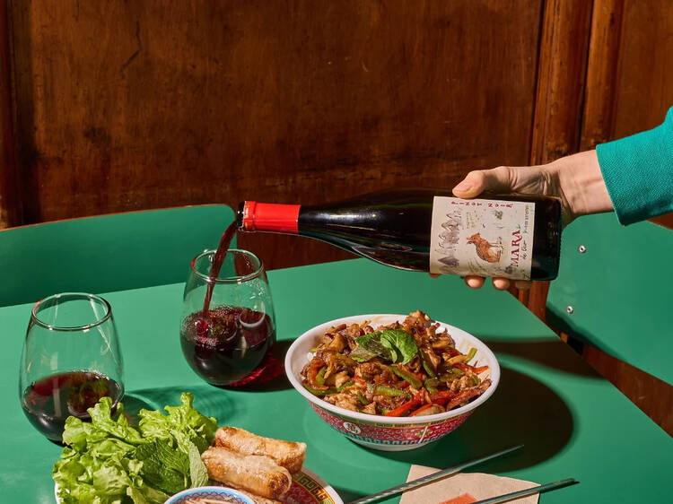 Vereda Tomada en Saigón Noodle