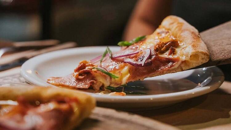 Pizzas estilo napolitano en un ambiente familiar